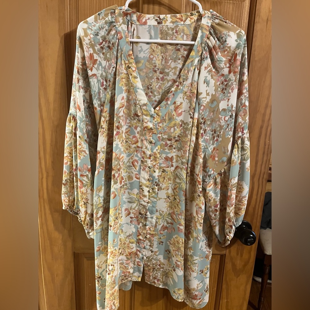 Women’s Floral V-Neck Blouse